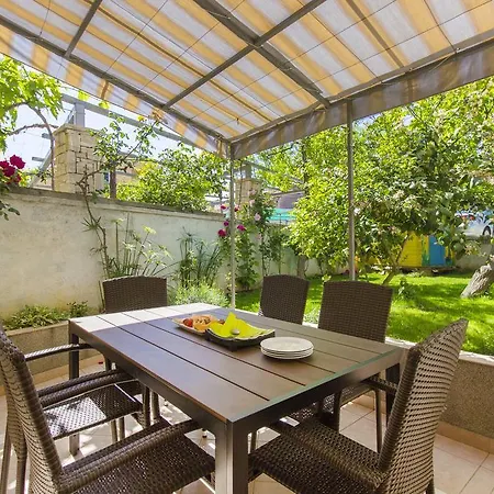 Enio Apartment