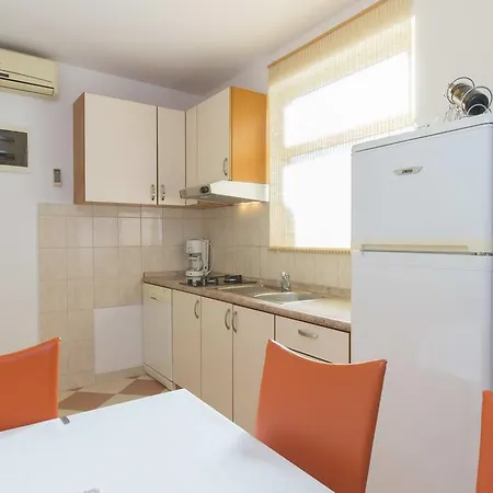 Apartment Enio Murter