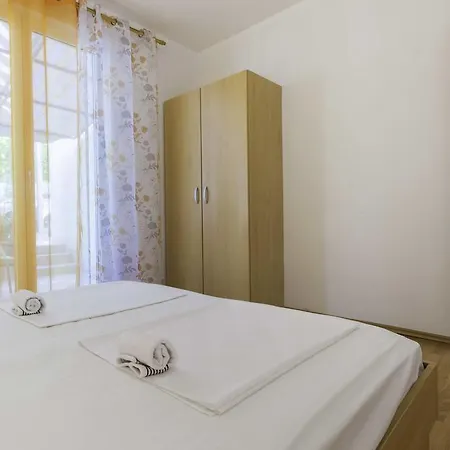 Enio Apartment