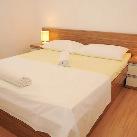 Enio Apartment Murter