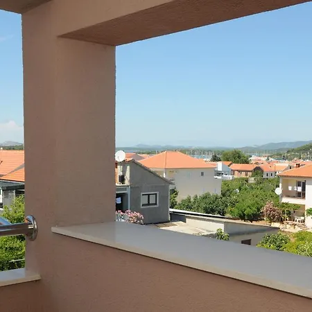 Enio Apartment