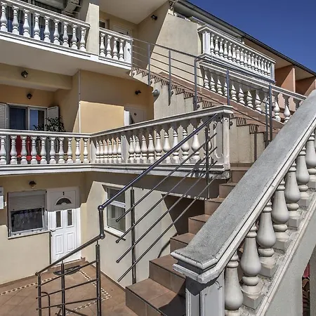 Enio Apartment