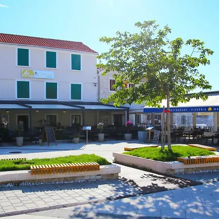 Enio Apartment Murter